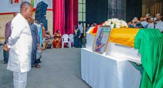 Le Ministre de la Culture, Moussa Moïse Sylla, rend un hommage émouvant à Valé Kéba des Zawaguis