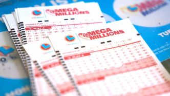 Surveillance, kidnapping... un Américain remporte 1,35 milliard de dollars à la loterie : sa famille se retourne contre lui