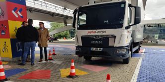 À Lille, une opération pour sensibiliser les usagers au danger des angles morts des camions