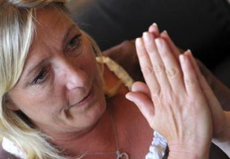 Marine Le Pen fracturée de la colonne vertébrale