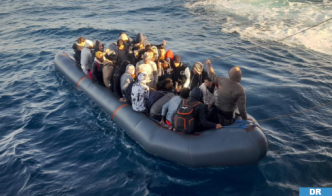 Laâyoune-Tarfaya: Deux Garde-Côtes de la Marine Royale portent assistance à 180 candidats à la migration irrégulière