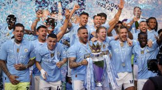 Manchester City fête un quatrième titre consécutif de champion d'Angleterre et frustre encore Arsenal