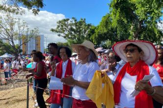 Des milliers de catholiques rassemblés sur l'esplanade du Chaudron pour la traditionnelle messe de la Pentecôte