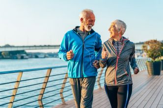 Quels sont les bienfaits de la marche active pour les seniors ?