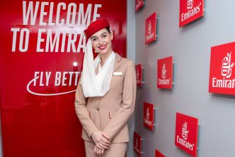 Cadeaux de luxe et logement gratuit, une hôtesse de l'air d'Emirates partage les secrets de son travail