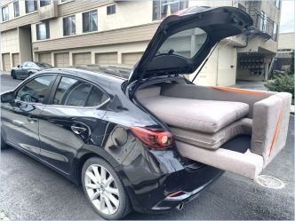 Comment faire entrer un canapé dans une voiture?
