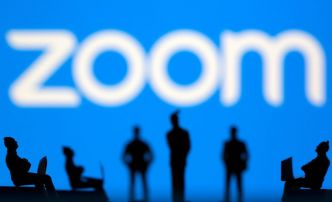 Zoom Video revoit à la hausse ses prévisions de recettes pour l'ensemble de l'année