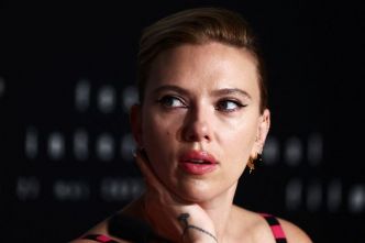 Scarlett Johansson affirme que la voix du chatbot d'OpenAI est "étrangement similaire" à la sienne