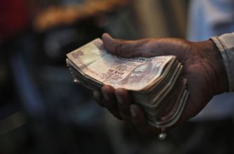 RUPEE INDIENNE - La roupie devrait se heurter à la force du dollar après un rallye inattendu