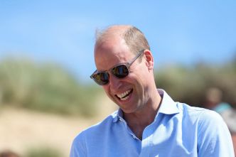 "Je peux avoir un bisou ?" : le prince William cueilli à froid en pleine visite