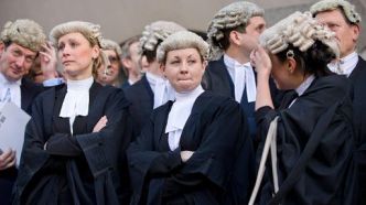 Justice britannique : les traditionnelles perruques, jugées «discriminatoires» par des avocats noirs, en passe d'être abandonnées