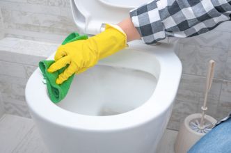 Ce produit élimine l'odeur d'urine dans les WC - c'est le meilleur et on l'a tous dans la salle de bains