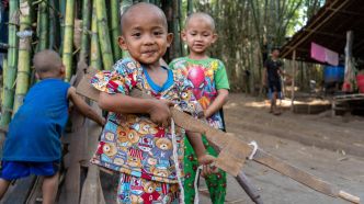 En images – Les enfants soldats luttent contre la junte birmane
