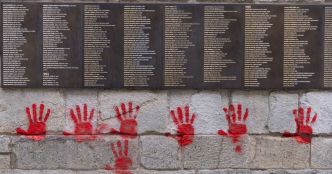 Des "mains rouges" sur le Mémorial de la Shoah : une opération téléguidée par la Russie ?