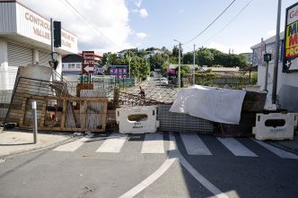 Un septième mort en Nouvelle-Calédonie, en proie à l'incertitude après la venue de Macron