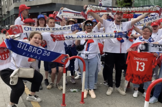Finale Ligue des champions féminine : Ambiance festive chez les supporters de l'OL à Bilbao