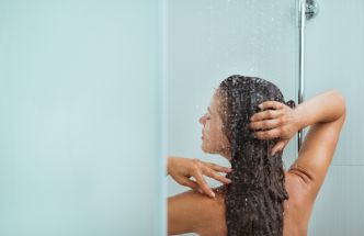 Méthode CWC : la meilleure façon de laver les cheveux secs et abîmés