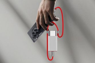 OnePlus dévoile POUCH, un chargeur revolutionnaire 3-en-1
