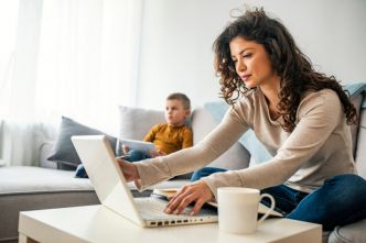 Qu'est-ce que le quiet vacationing, ou les vacances officieuses au travail ?