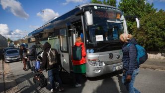 JO Paris 2024 : plus de 5.000 migrants déplacés de la capitale vers d'autres régions