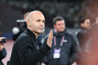 Émirats arabes unis : Andrés Iniesta relégué pour la première fois de sa carrière
