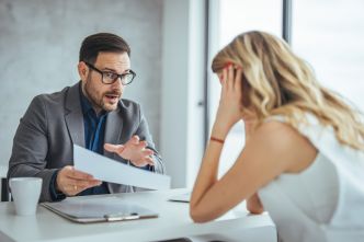 Pourquoi a-t-on tendance à tolérer le management toxique (et comment le déjouer) ?