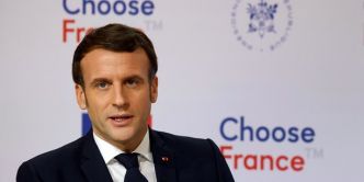 A l'Élysée, Macron veut rassurer les PDG des multinationales sur l'instabilité politique