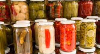 Comment conserver les légumes crus grâce à la lacto-fermentation – Cette méthode apporte des probiotiques bénéfiques et multiplie la vitamine C par 3 !