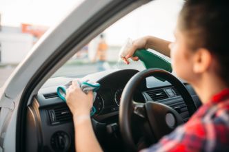 Ce produit bon marché fait des merveilles, pourtant trop peu d'automobilistes s'en servent pour nettoyer leur voiture