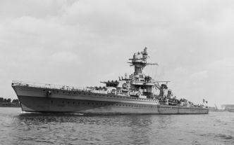 Le Montcalm, un croiseur français en face d'Omaha Beach