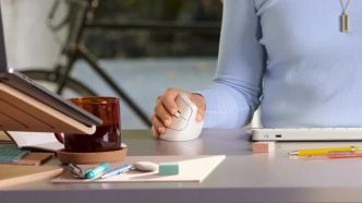 Logitech Lift : la souris ergonomique pour PC et Mac est en promotion