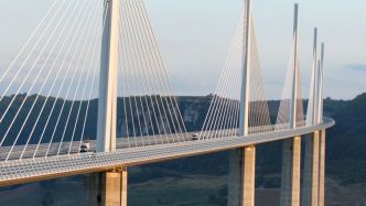 Pour les vingt ans du Viaduc de Millau, il ira d'une pile à une autre de l'édifice sur sa slackline