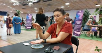 Vosges. "C'est impressionnant” : à Vittel, bonne pioche pour le Voyance Show et ses séances gratuites