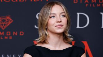 Sydney Sweeney sensationnelle en mini-robe et cuissardes, la star laisse entrevoir ses jambes de rêve