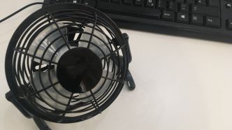 "Tu peux baisser la clim?": avec la chaleur, le retour du bras de fer autour de la température au bureau