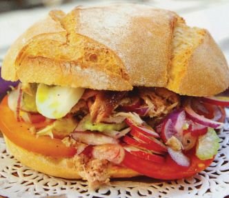 Mieux que le hamburger, le pan-bagnat : notre recette donne du goût et des couleurs à ce classique