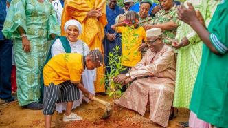 Reboisement à l'Hôpital de Dermatologie : Le ministre de la Santé et son homologue de l'environnement accompagnent les Pupilles du Mali à faire œuvre utile