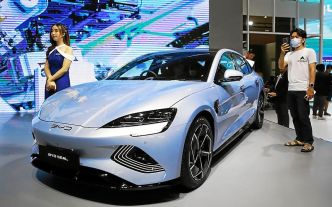 Voitures électriques : comment la Chine domine petit à petit le marché européen
