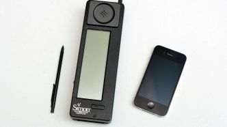 "C'est l'ancêtre du smartphone" : on vous raconte l'histoire de l'IBM Simon, le tout premier téléphone multitâche avec écran tactile, qui fête ses 30 ans