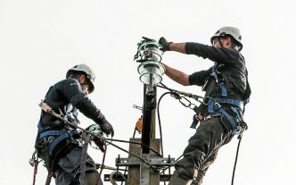 Les lignes électriques au défi de se muscler pour mieux affronter tempêtes et canicules