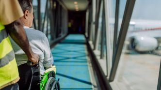 ADP promet aux passagers un accueil avec leur fauteuil roulant personnel dès la porte de l'avion, d'ici 2025