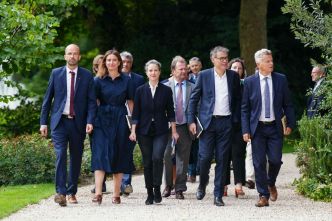 DIRECT. Nomination du premier ministre : les tractations se poursuivent, un jeu de dupe entre Macron et le NFP ?
