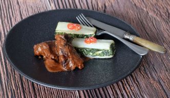 Joue de boeuf, sauce riche au vin rouge  et légumes, mille-feuilles de bettes