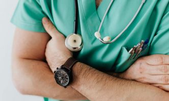 Déserts médicaux : Le gouvernement appelle les malades à "serrer les dents jusqu'à ce que ça passe”