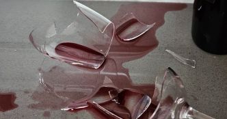 Rappel de bouteilles de vin rouge à cause de la présence de morceaux de verre à l'intérieur