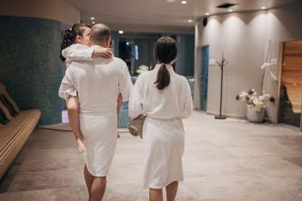 Fini les « Adult only » ou « No kids » : les parents ne seront plus pointés du doigt grâce à cette promesse de l'État