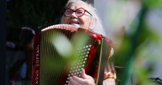 Insolite. « Elle est incroyable et autodidacte ! » : à 98 ans, la mamie accordéon est prête pour la Fête de la musique