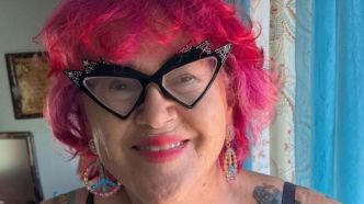 Cette femme de 65 ans, recouverte à 85% de tatouages, fait peur aux passants avec son look