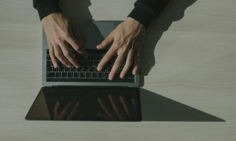 Écologie – Dieu supprime toutes les prières non-lues de sa boite mail