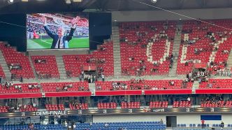Un hommage à Lacombe au Parc OL avant Toulouse - Bayonne